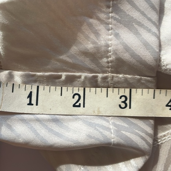 Glam Satin Shorts Pleated Hi Waist 3” Rise Ivory Animal Print New w/Tags Sz M - Picture 8 of 12